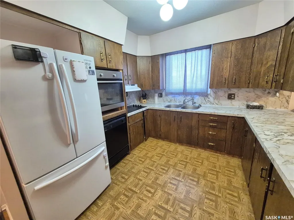 10 Yandeau Crescent Radville SK S0C 2G0