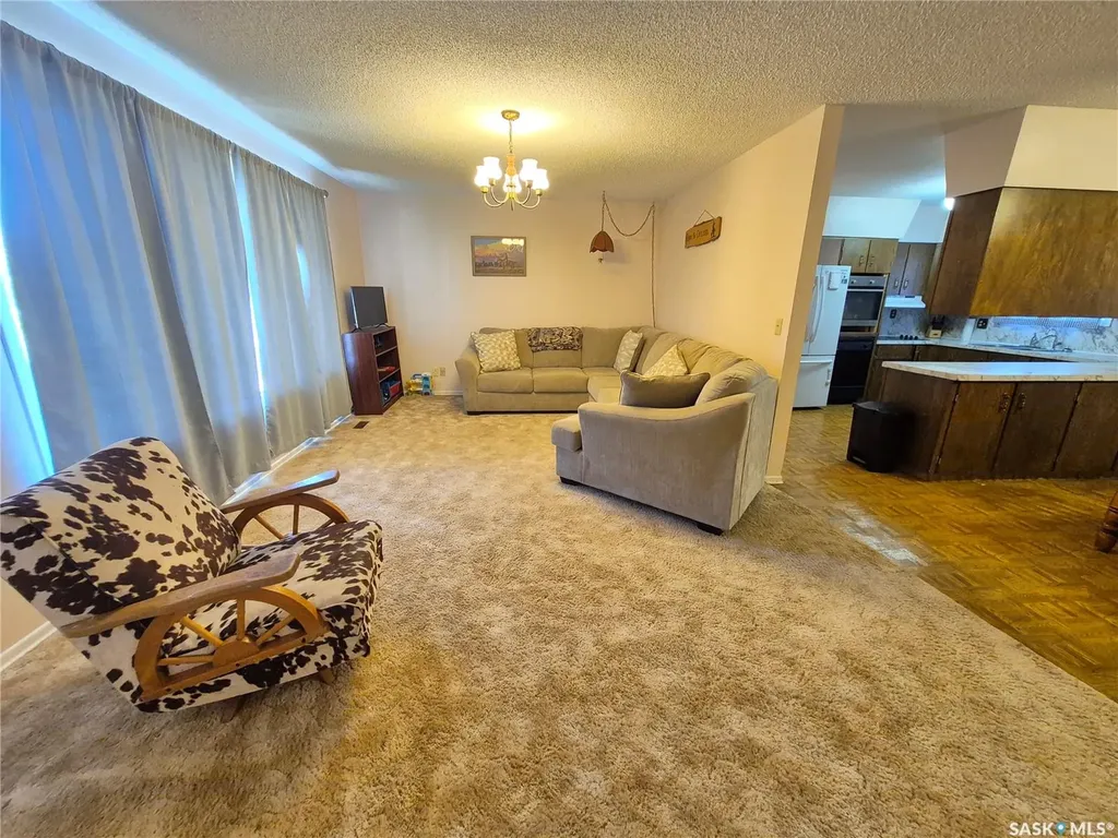 10 Yandeau Crescent Radville SK S0C 2G0