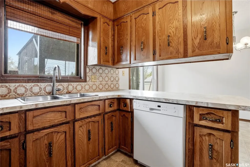 43 Springstein Avenue Regina SK S4R 7J4