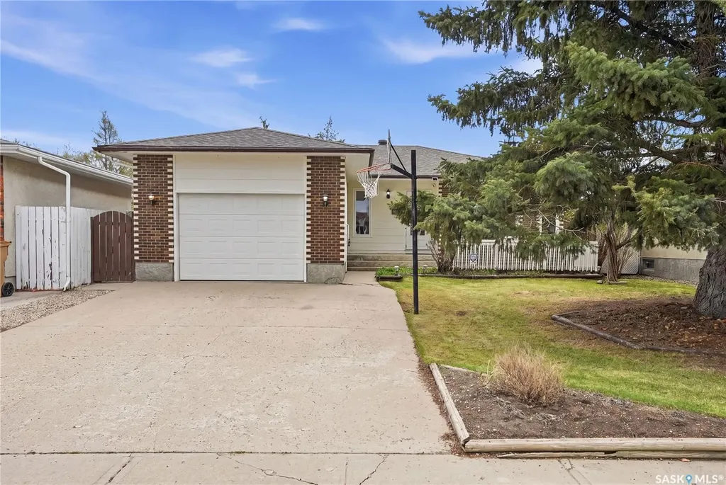 43 Springstein Avenue Regina SK S4R 7J4