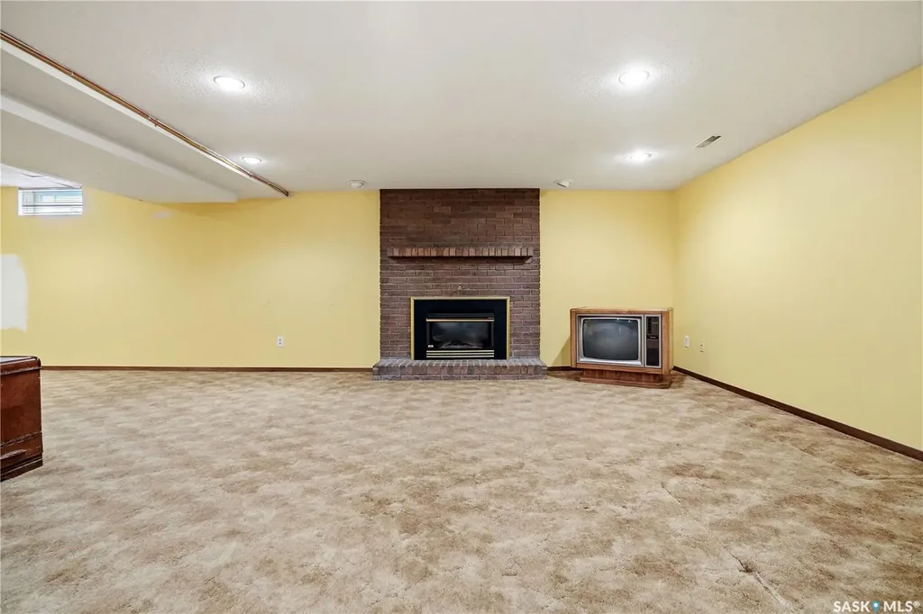 43 Springstein Avenue Regina SK S4R 7J4