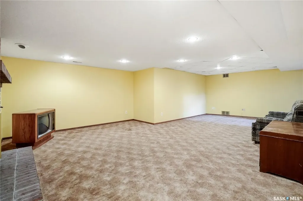 43 Springstein Avenue Regina SK S4R 7J4