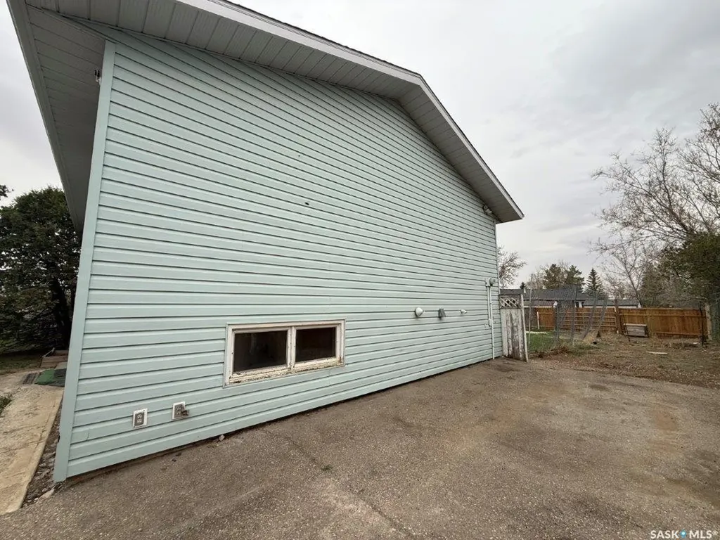 12 Queen Drive Kindersley SK S0L 1S0