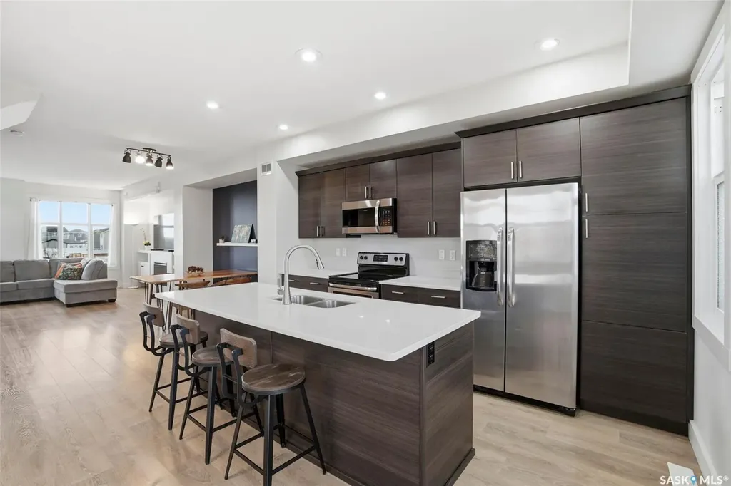 737 Meadows Boulevard Saskatoon SK S7V 0L3