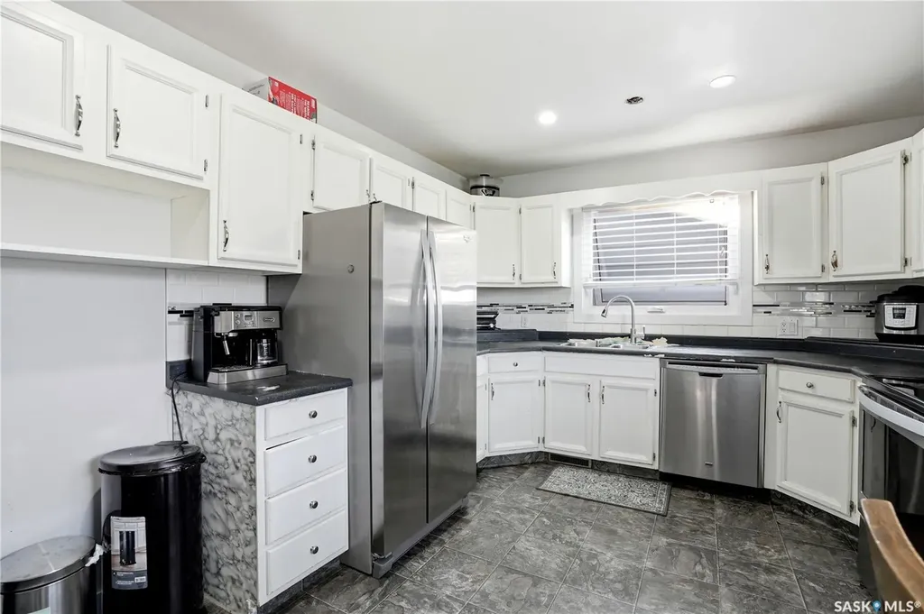 330 Devonshire Crescent Saskatoon SK S7L 5V8