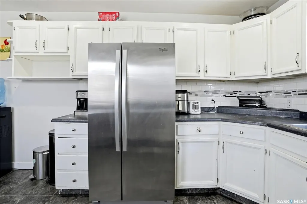 330 Devonshire Crescent Saskatoon SK S7L 5V8
