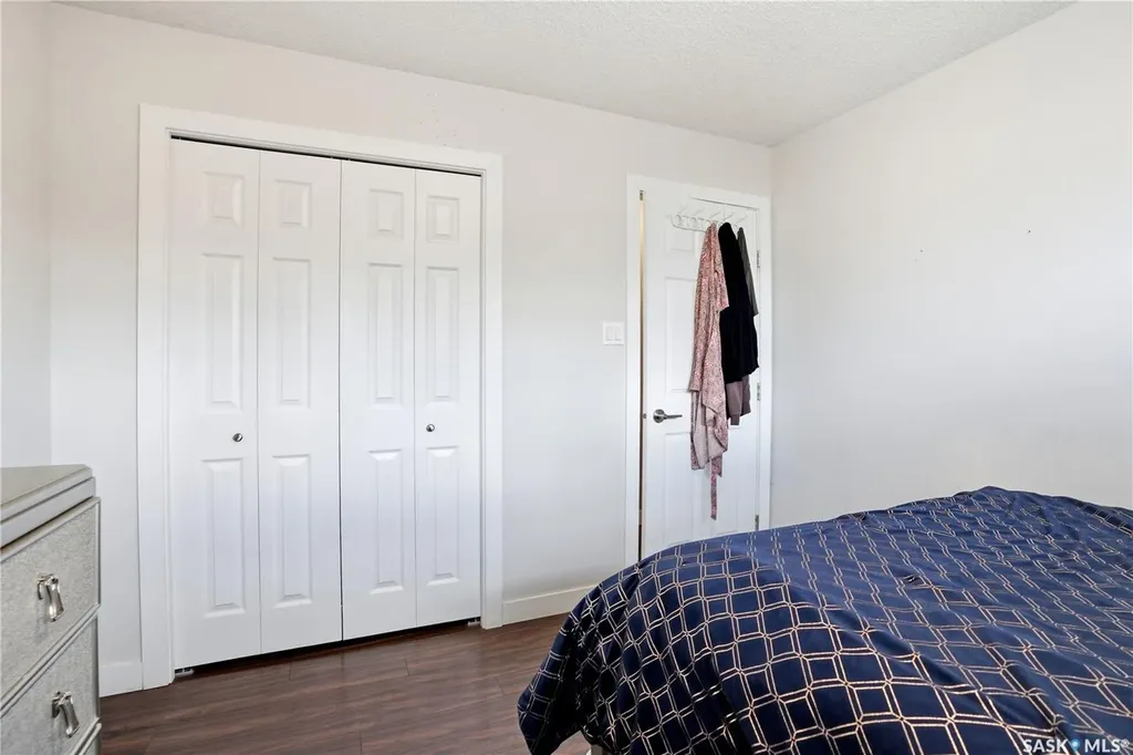 330 Devonshire Crescent Saskatoon SK S7L 5V8