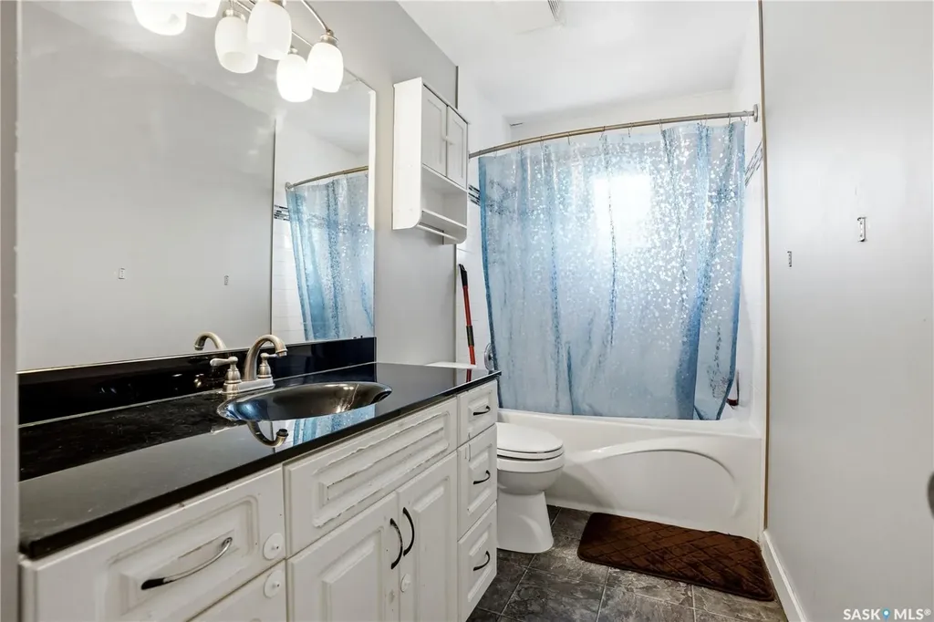 330 Devonshire Crescent Saskatoon SK S7L 5V8