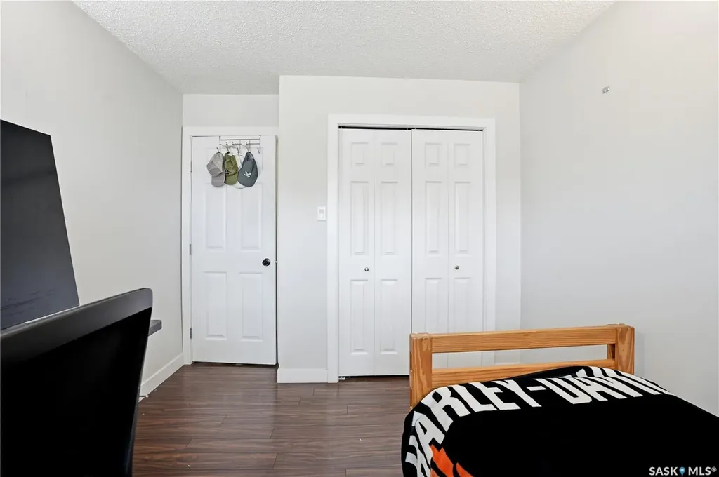 330 Devonshire Crescent Saskatoon SK S7L 5V8