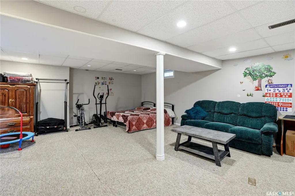 330 Devonshire Crescent Saskatoon SK S7L 5V8