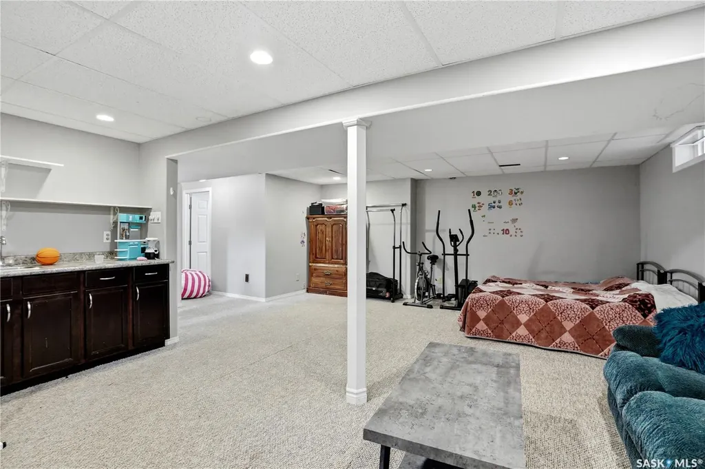 330 Devonshire Crescent Saskatoon SK S7L 5V8