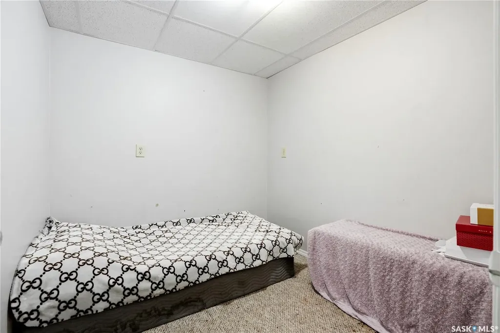 330 Devonshire Crescent Saskatoon SK S7L 5V8