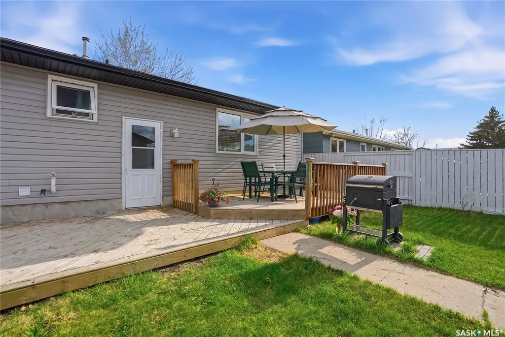 330 Devonshire Crescent Saskatoon SK S7L 5V8
