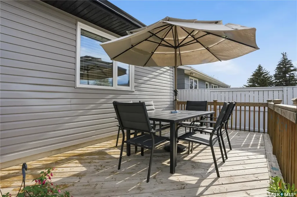 330 Devonshire Crescent Saskatoon SK S7L 5V8