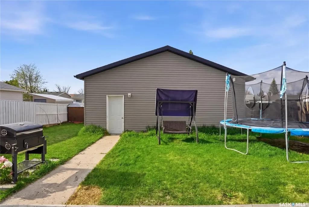 330 Devonshire Crescent Saskatoon SK S7L 5V8