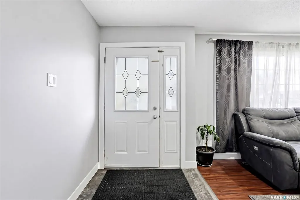330 Devonshire Crescent Saskatoon SK S7L 5V8