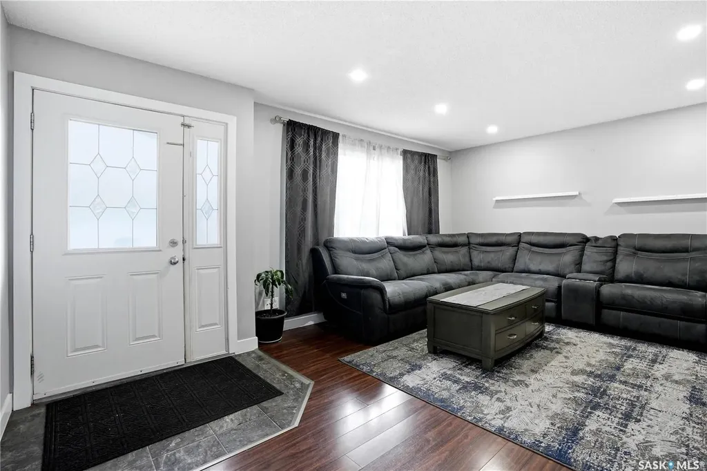 330 Devonshire Crescent Saskatoon SK S7L 5V8