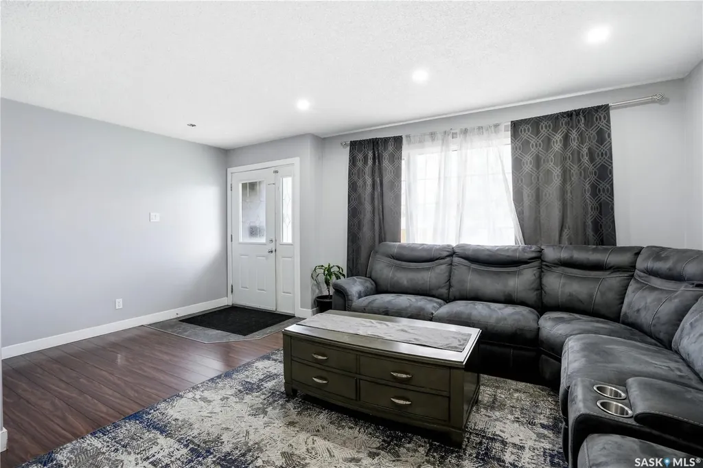 330 Devonshire Crescent Saskatoon SK S7L 5V8