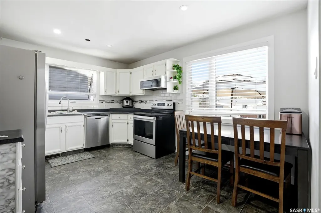 330 Devonshire Crescent Saskatoon SK S7L 5V8