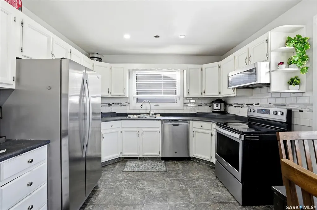 330 Devonshire Crescent Saskatoon SK S7L 5V8