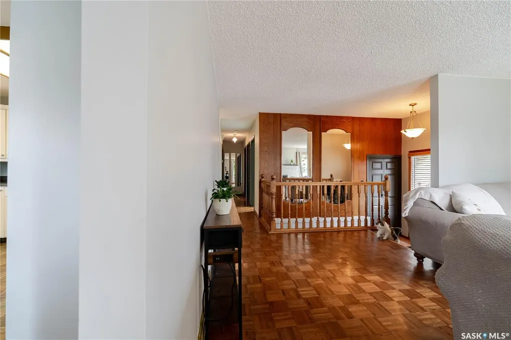 1325 King Crescent Moose Jaw SK S6H 3G3