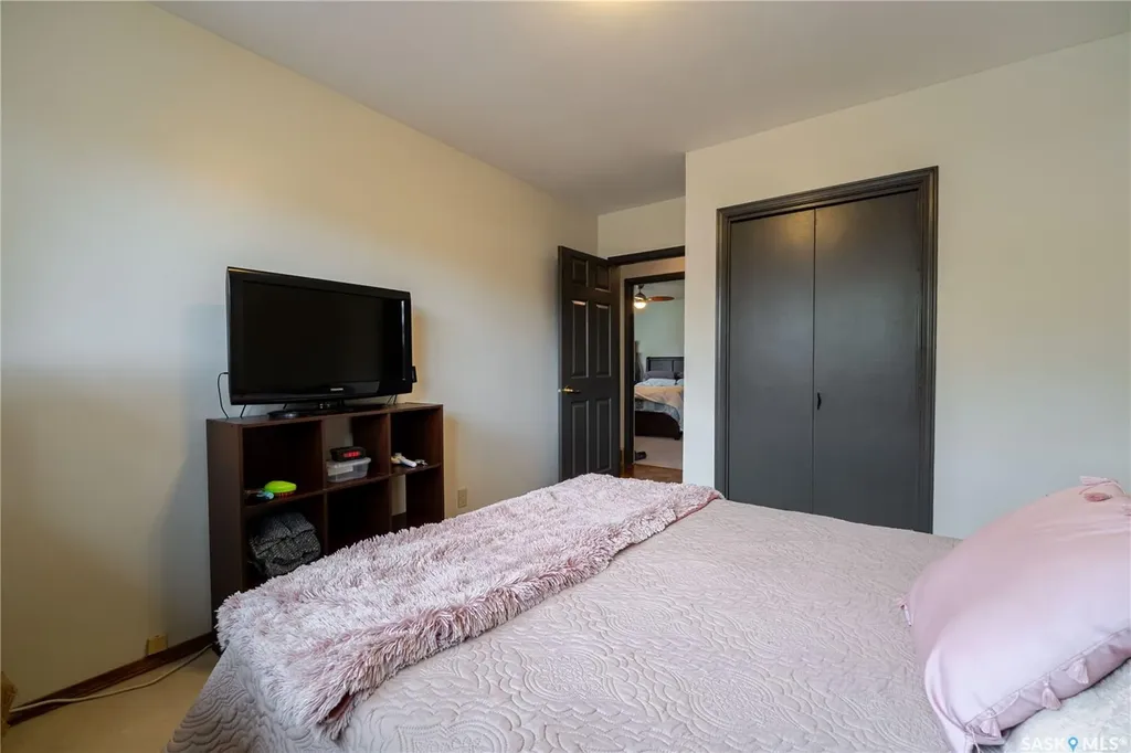 1325 King Crescent Moose Jaw SK S6H 3G3