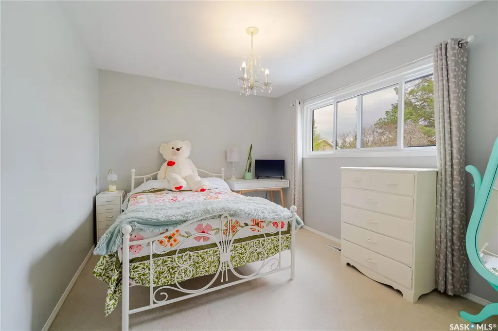 1325 King Crescent Moose Jaw SK S6H 3G3