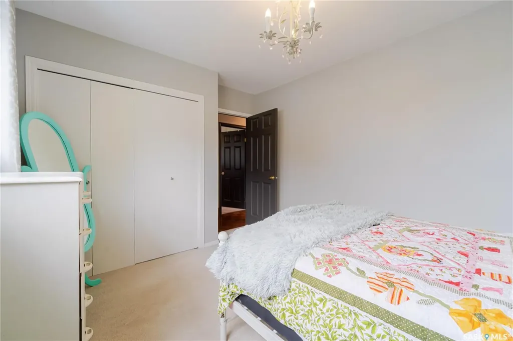 1325 King Crescent Moose Jaw SK S6H 3G3