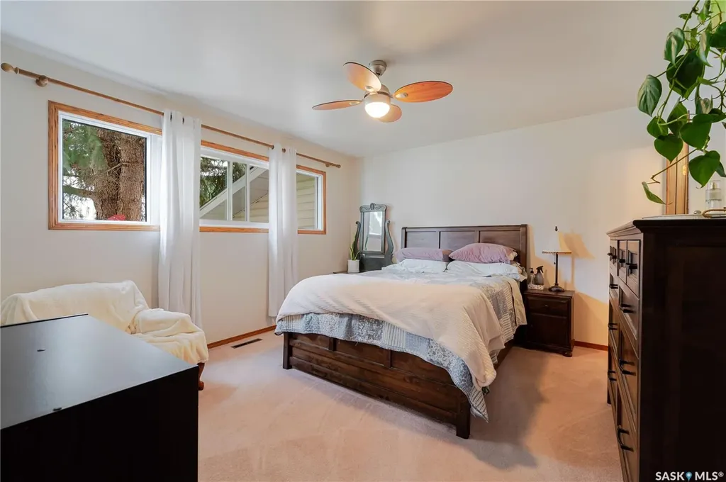 1325 King Crescent Moose Jaw SK S6H 3G3