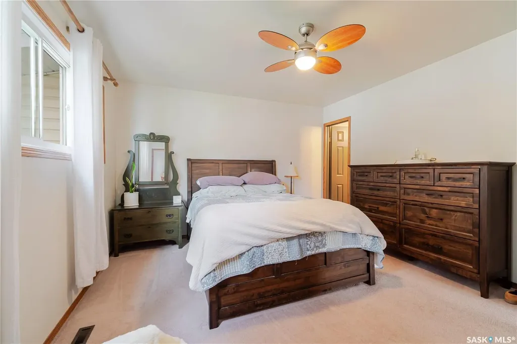 1325 King Crescent Moose Jaw SK S6H 3G3