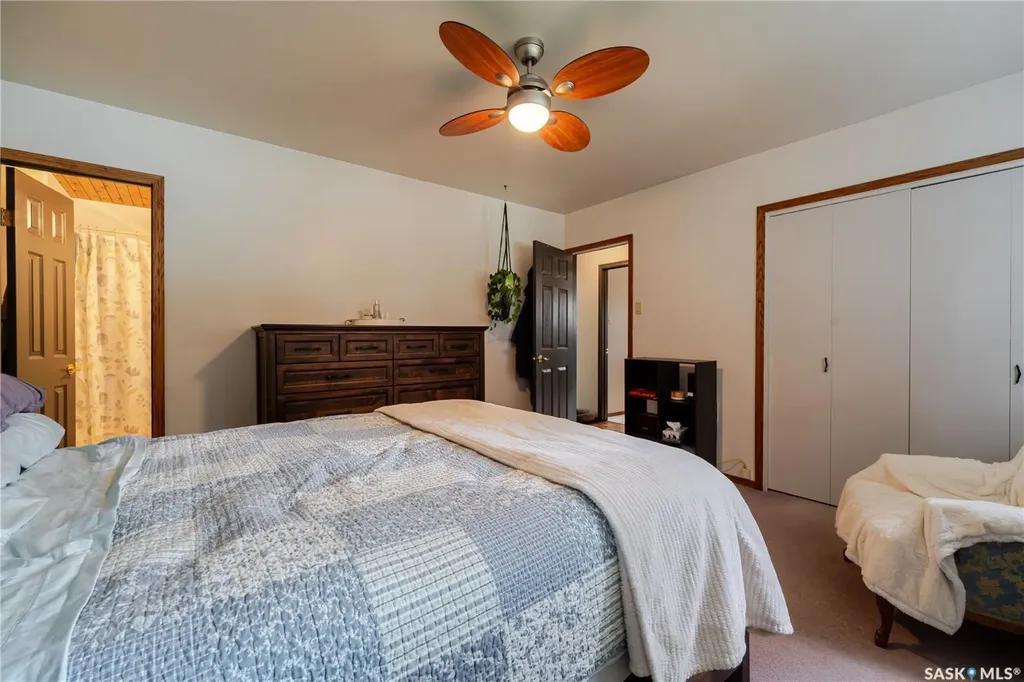 1325 King Crescent Moose Jaw SK S6H 3G3