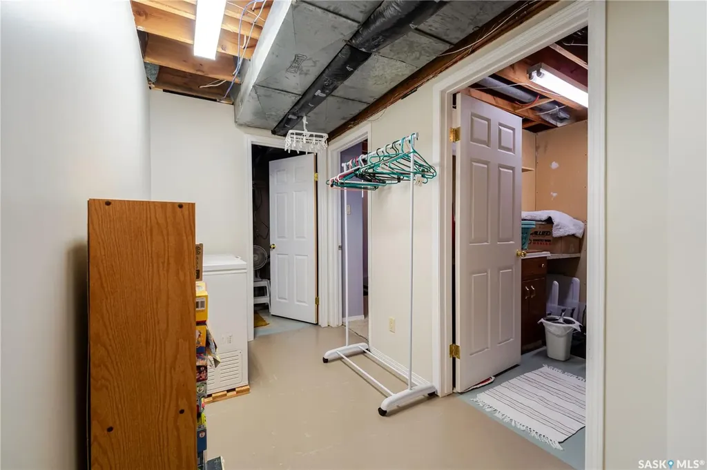 1325 King Crescent Moose Jaw SK S6H 3G3