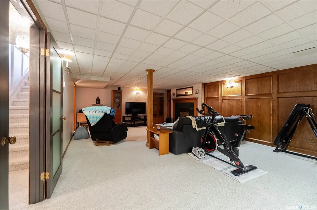 1325 King Crescent Moose Jaw SK S6H 3G3