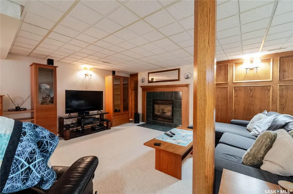 1325 King Crescent Moose Jaw SK S6H 3G3