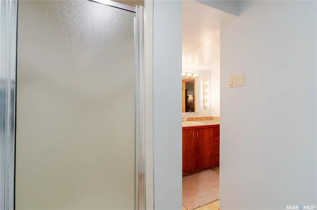 1325 King Crescent Moose Jaw SK S6H 3G3