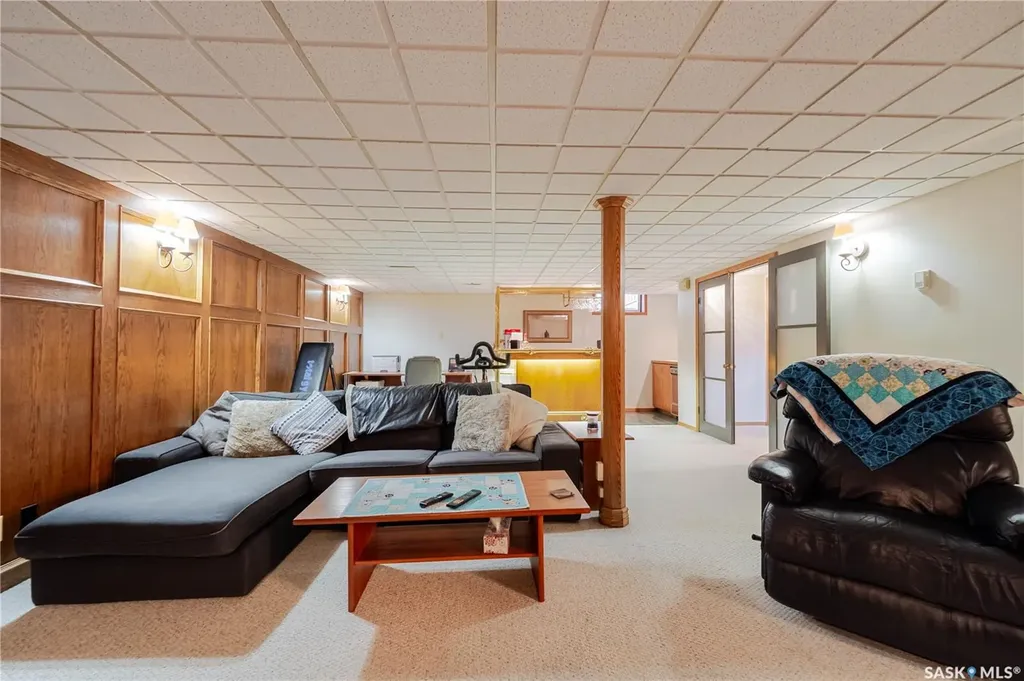 1325 King Crescent Moose Jaw SK S6H 3G3