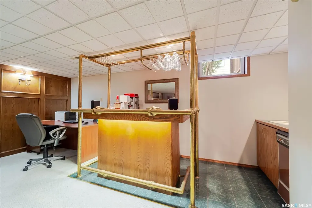 1325 King Crescent Moose Jaw SK S6H 3G3