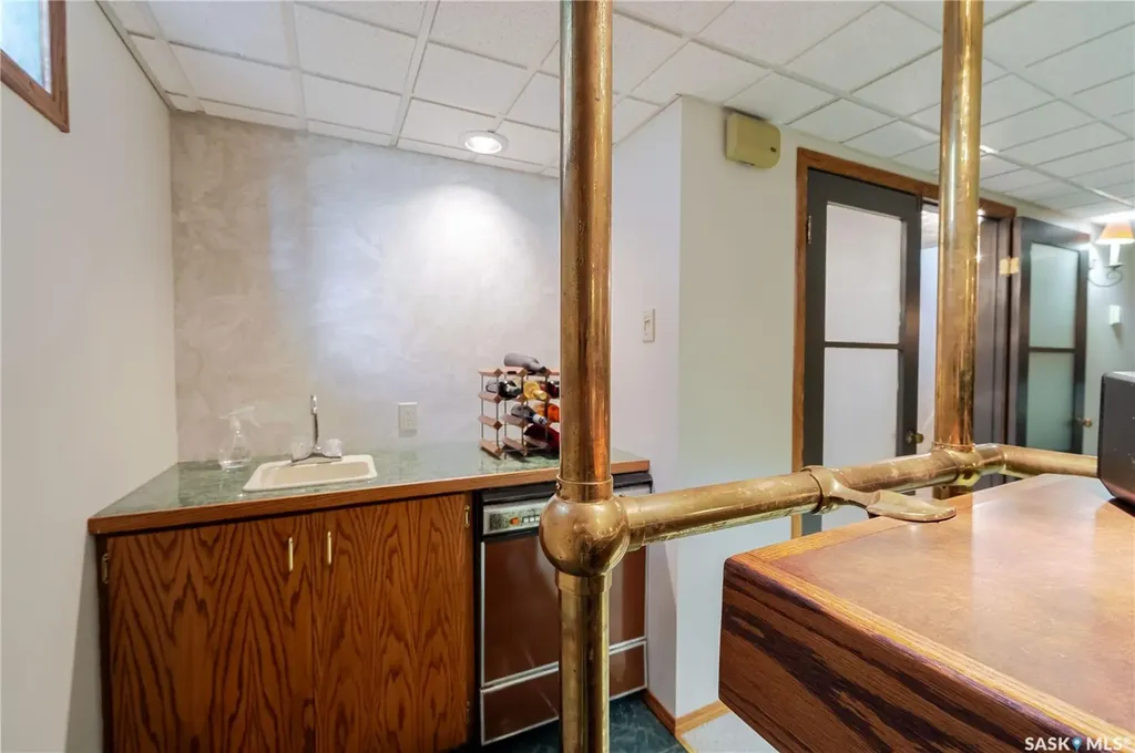 1325 King Crescent Moose Jaw SK S6H 3G3