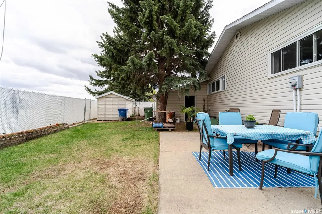 1325 King Crescent Moose Jaw SK S6H 3G3