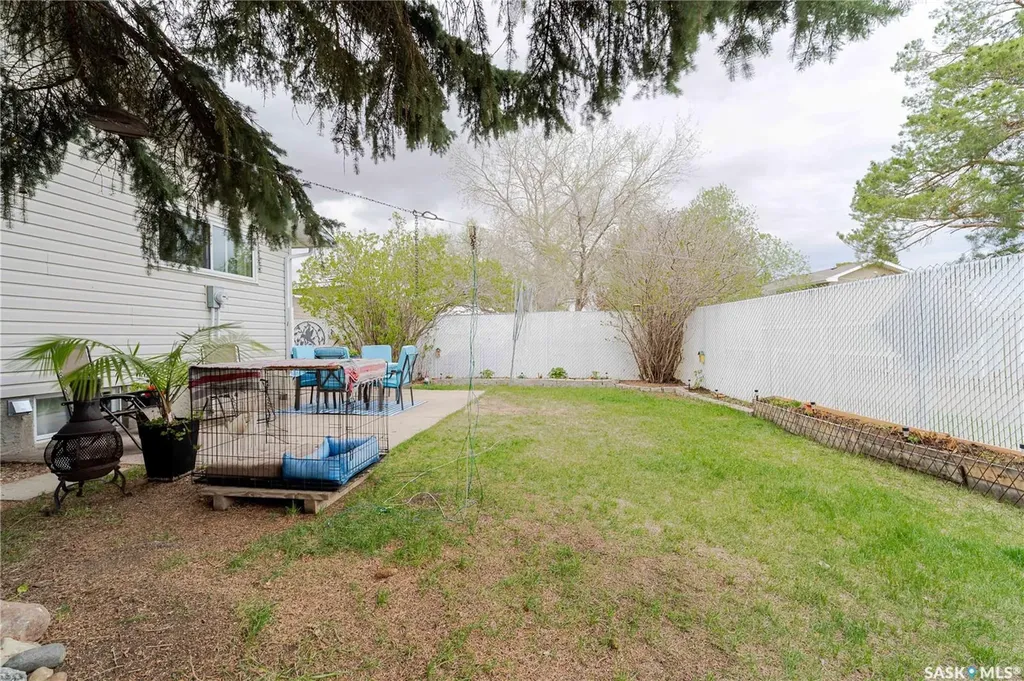 1325 King Crescent Moose Jaw SK S6H 3G3