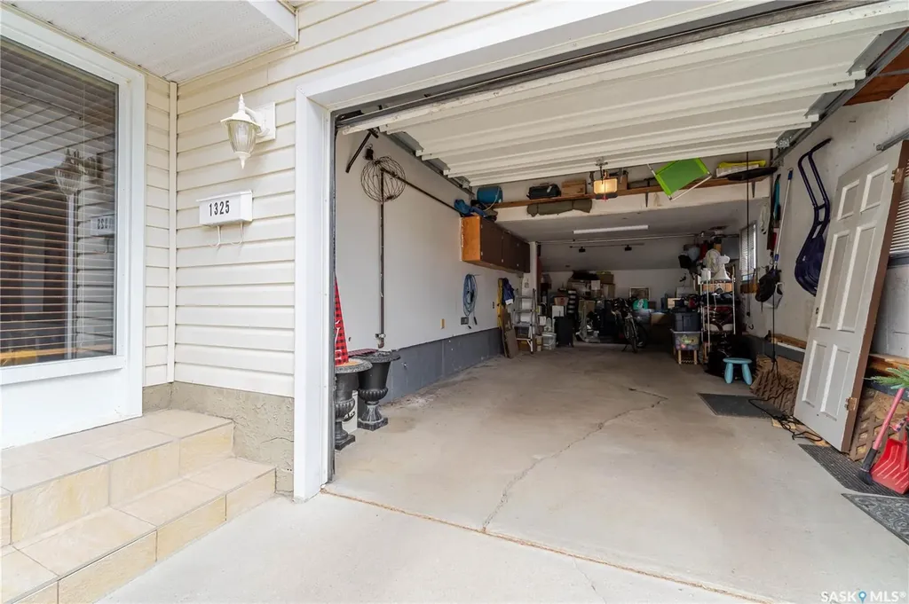 1325 King Crescent Moose Jaw SK S6H 3G3