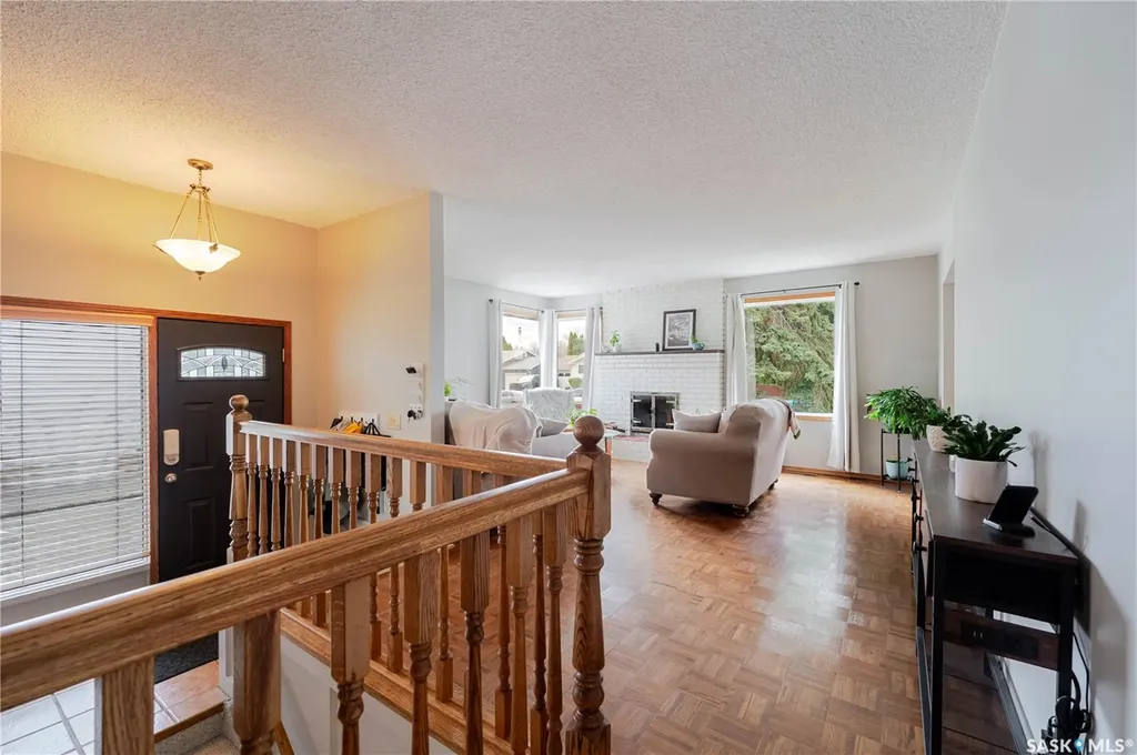 1325 King Crescent Moose Jaw SK S6H 3G3