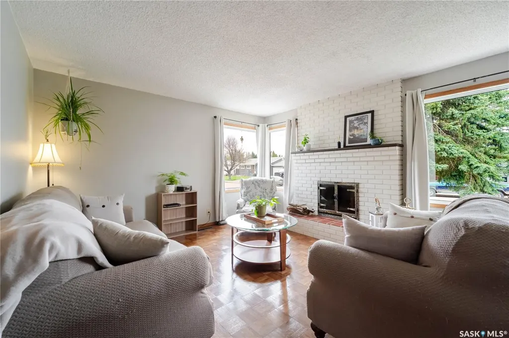 1325 King Crescent Moose Jaw SK S6H 3G3