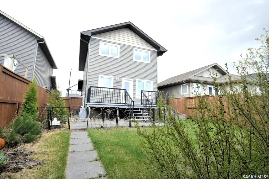 242 Geary Crescent Saskatoon SK S7R 0E6