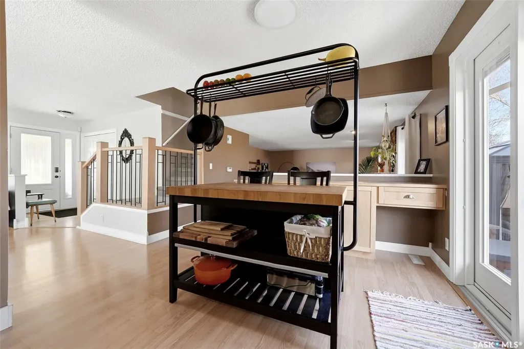 2947 More Crescent E Regina SK S4V 0T6