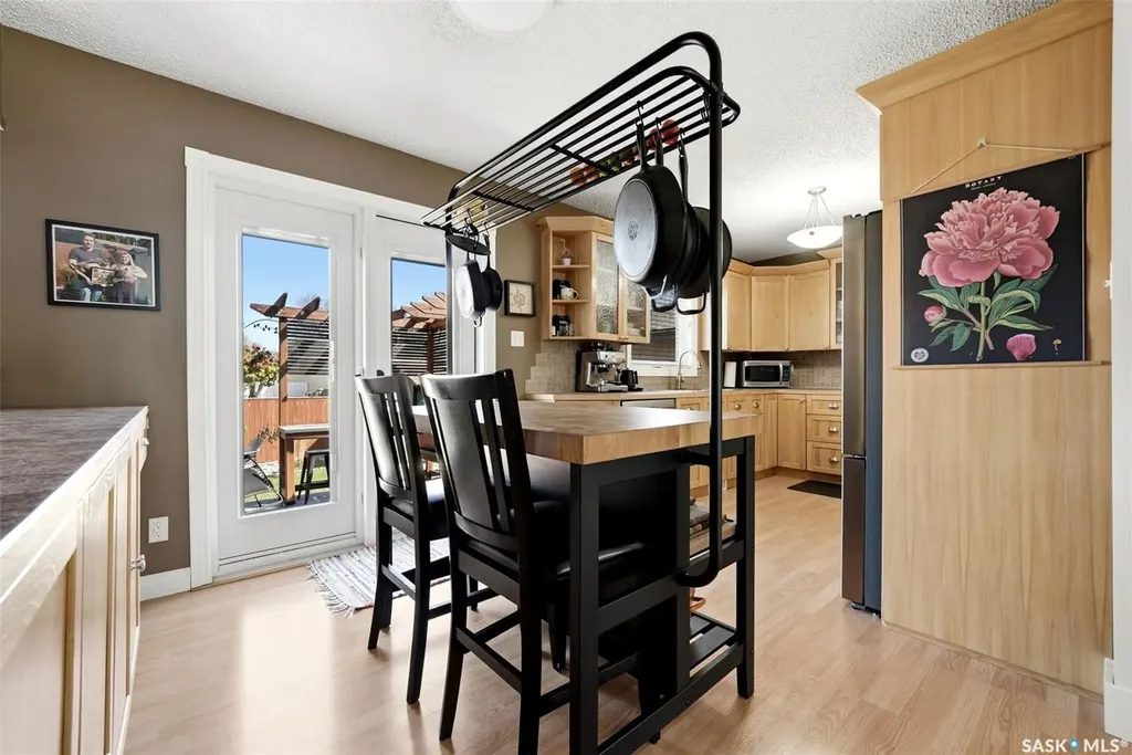 2947 More Crescent E Regina SK S4V 0T6