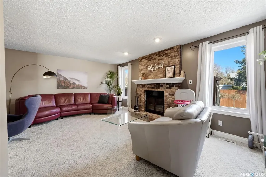2947 More Crescent E Regina SK S4V 0T6