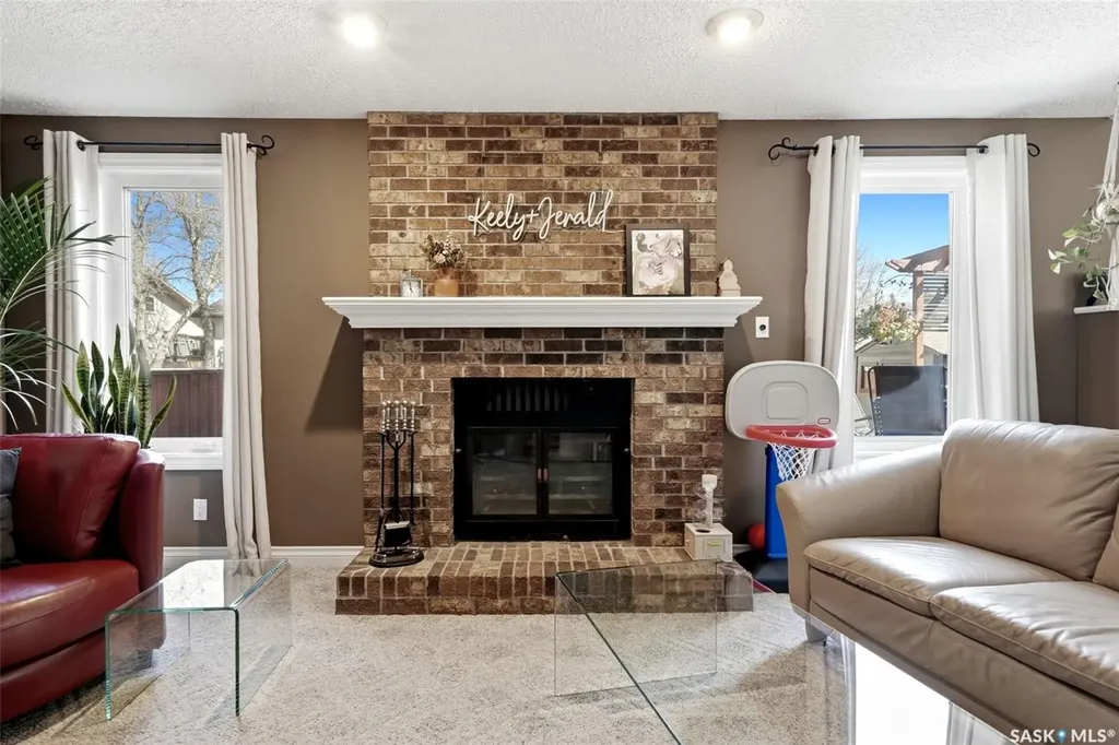2947 More Crescent E Regina SK S4V 0T6
