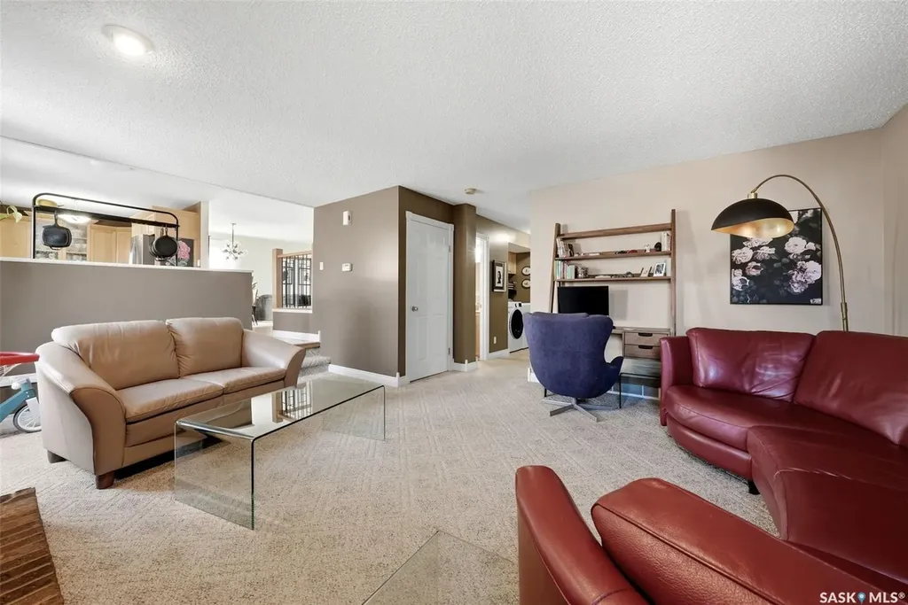 2947 More Crescent E Regina SK S4V 0T6