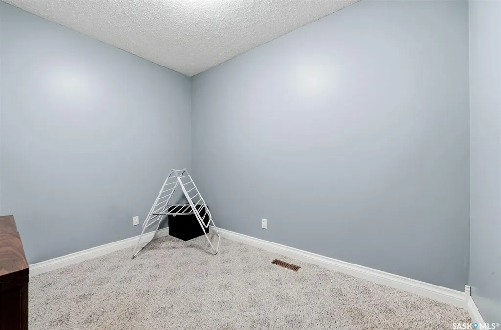 2947 More Crescent E Regina SK S4V 0T6
